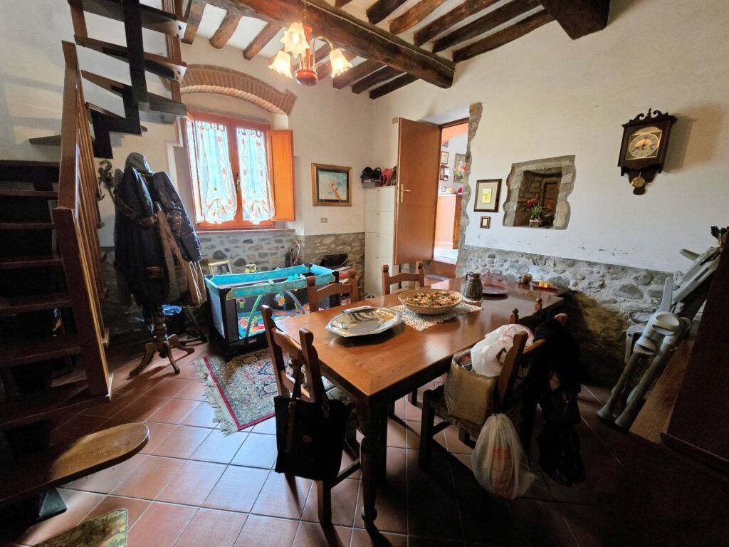 1681-Podere in stile rustico Toscano con annessi e terreno in ottima posizione-Montecatini-Terme-13 Agenzia Immobiliare ASIP