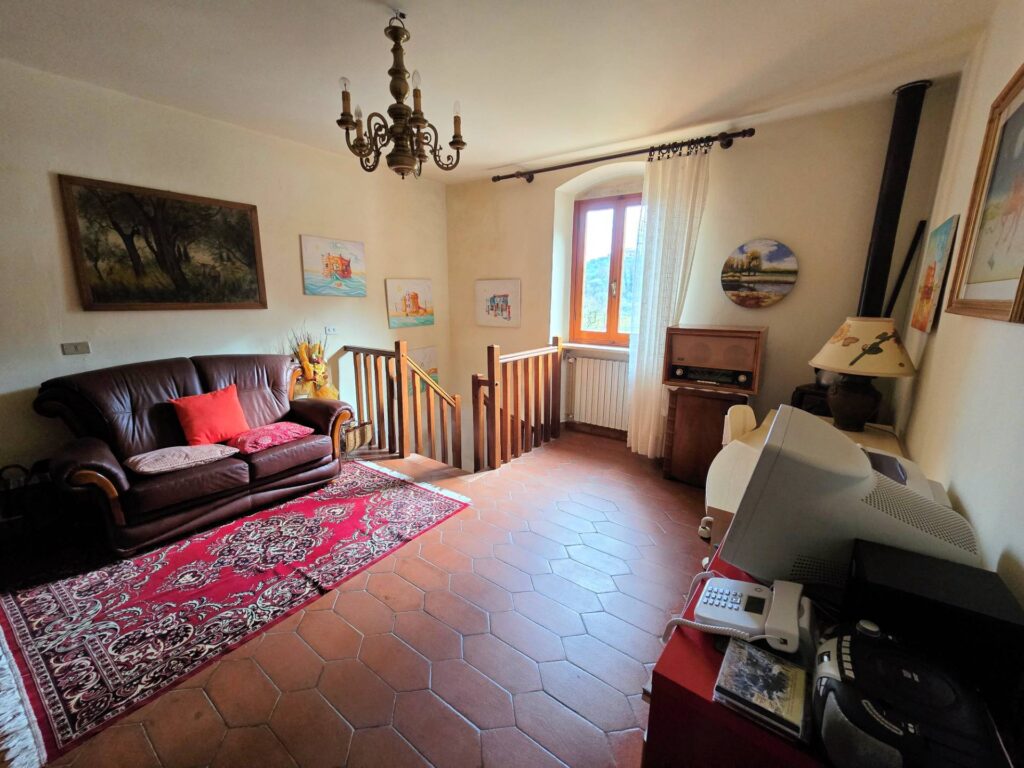 1681-Podere in stile rustico Toscano con annessi e terreno in ottima posizione-Montecatini-Terme-12 Agenzia Immobiliare ASIP