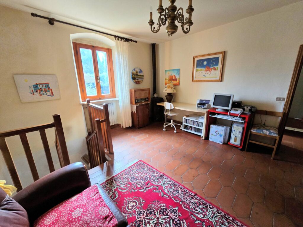 1681-Podere in stile rustico Toscano con annessi e terreno in ottima posizione-Montecatini-Terme-15 Agenzia Immobiliare ASIP