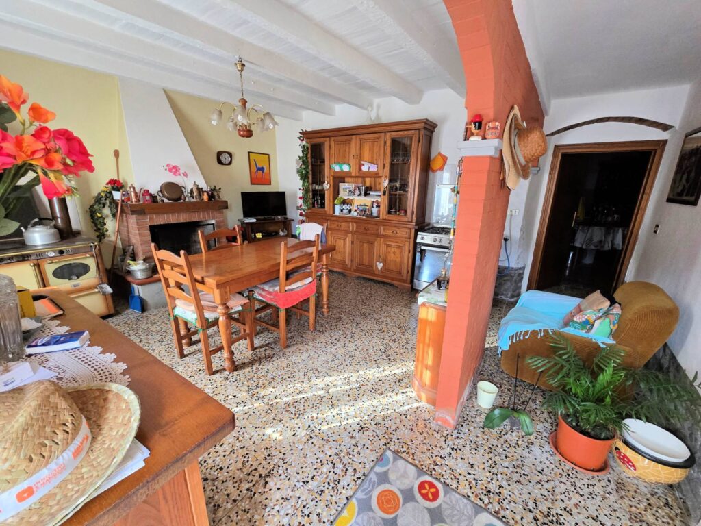 1681-Podere in stile rustico Toscano con annessi e terreno in ottima posizione-Montecatini-Terme-14 Agenzia Immobiliare ASIP