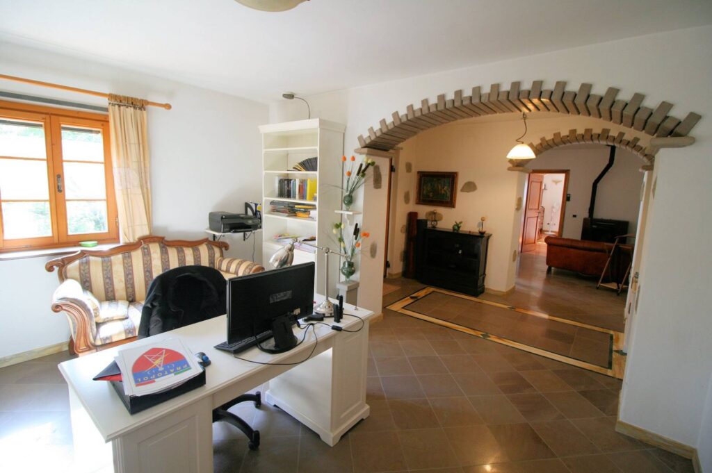 1380-"La casa nel bosco" antico casolare ristrutturato-Pistoia-10 Agenzia Immobiliare ASIP