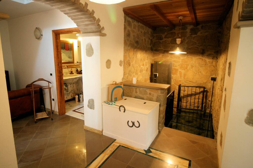 1380-"La casa nel bosco" antico casolare ristrutturato-Pistoia-11 Agenzia Immobiliare ASIP