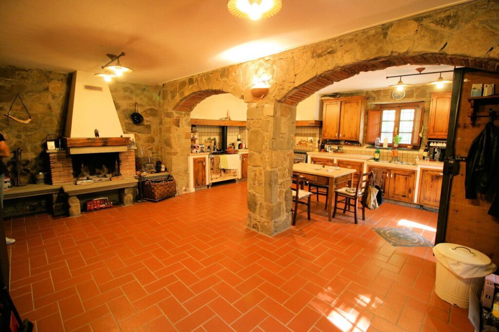 1380-"La casa nel bosco" antico casolare ristrutturato-Pistoia-6 Agenzia Immobiliare ASIP