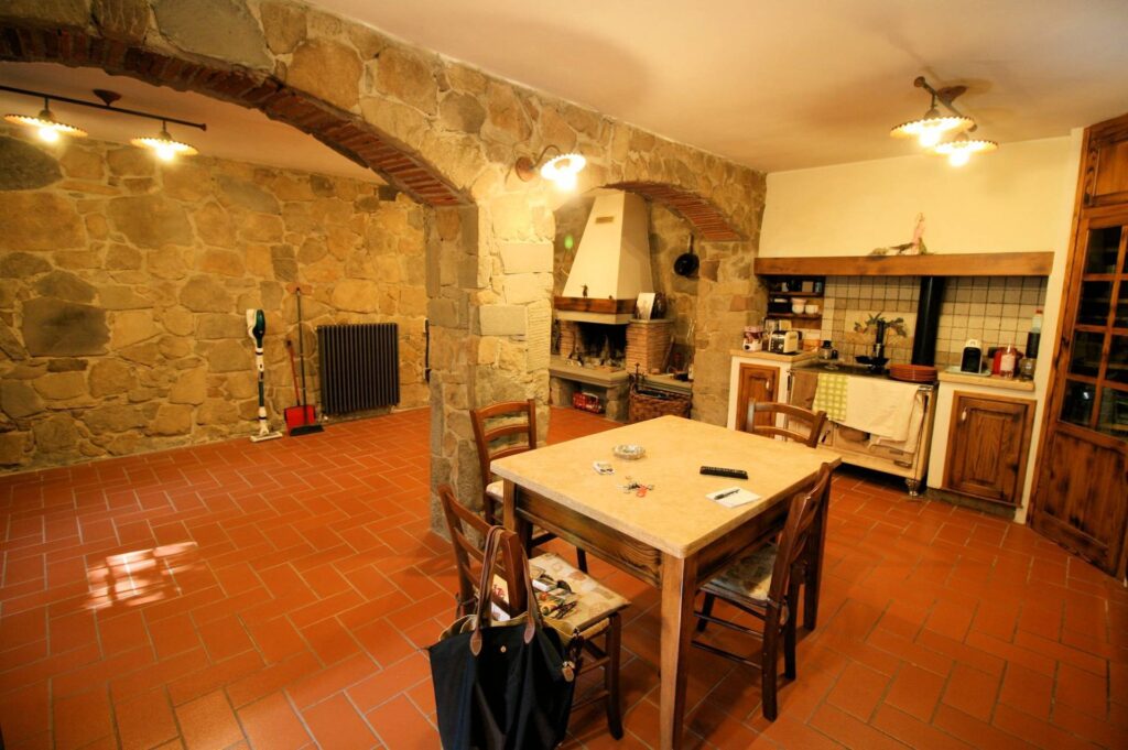 1380-"La casa nel bosco" antico casolare ristrutturato-Pistoia-8 Agenzia Immobiliare ASIP