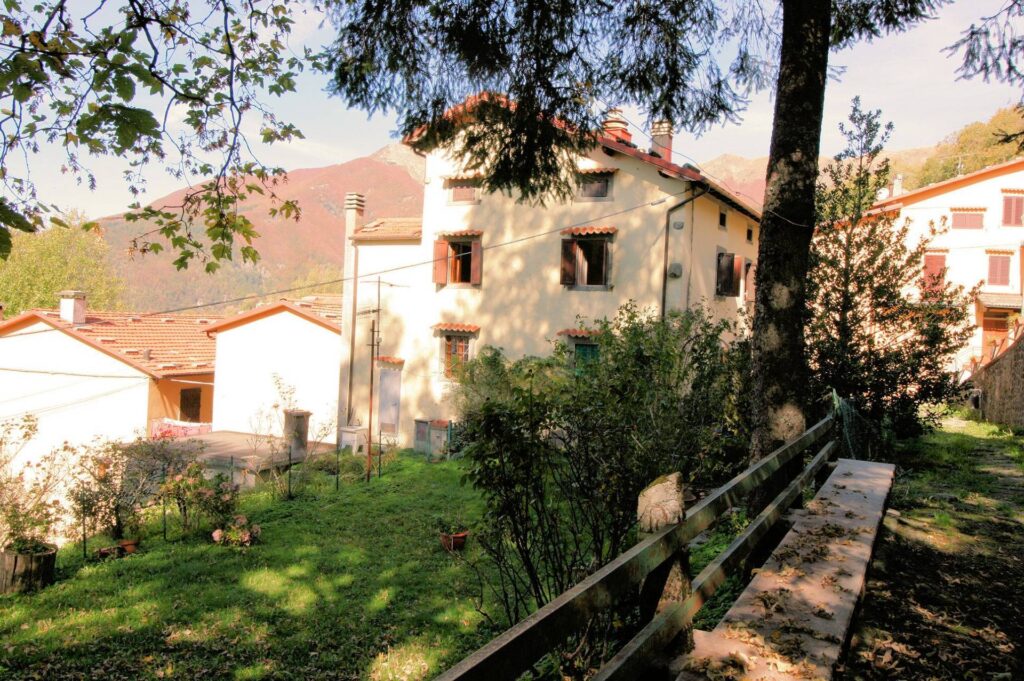 1005-Bel terratetto ex turistico ricettivo con ampio giardino-Abetone Cutigliano-6 Agenzia Immobiliare ASIP