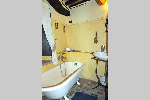 1683-Rustico in stile Toscano con ampio terreno piscina laghetto e vista panoramica-San Marcello Piteglio-19 Agenzia Immobiliare ASIP