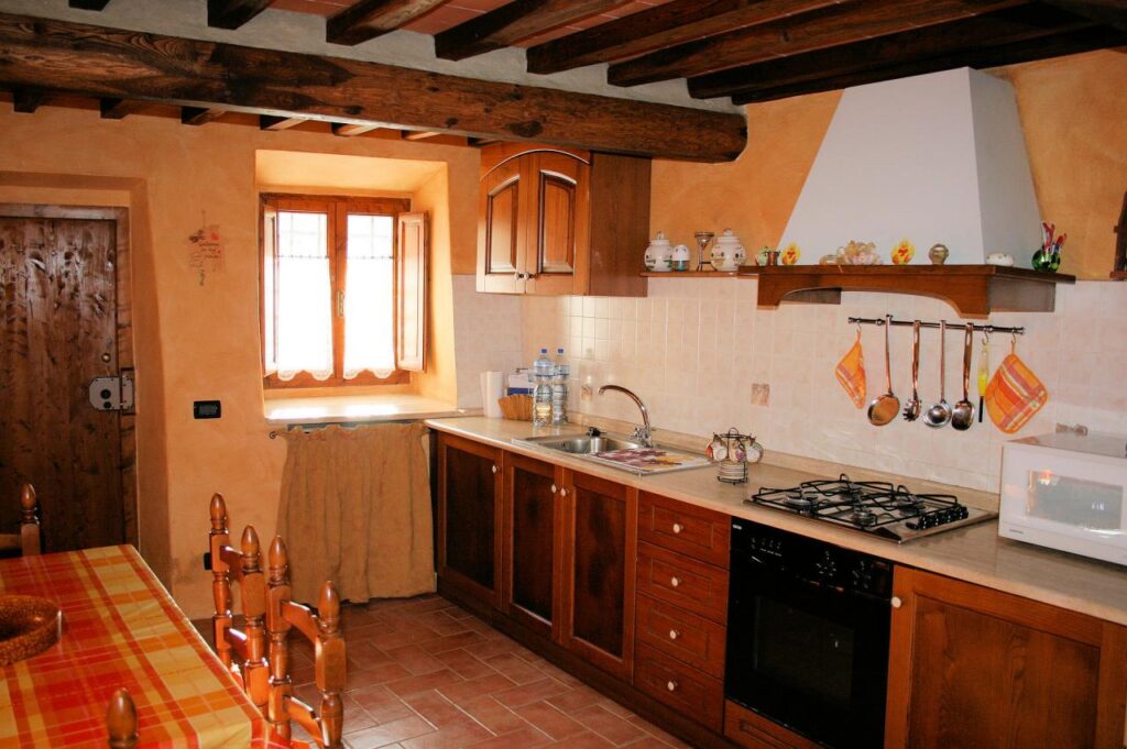 316-Terratetto semindipendente in borgo antico-Pescia-3 Agenzia Immobiliare ASIP