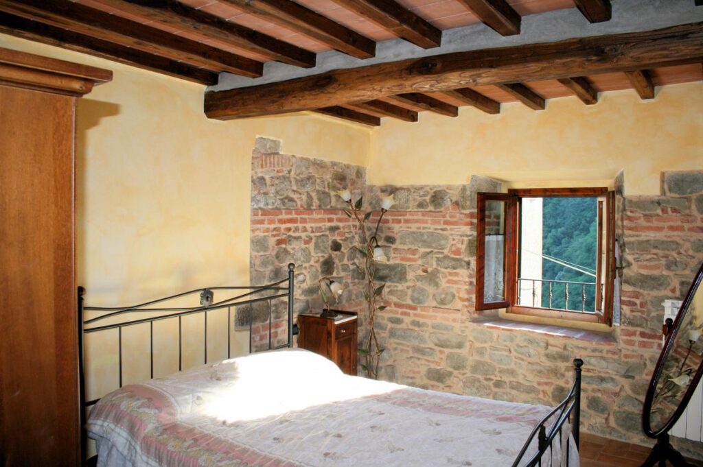 316-Terratetto semindipendente in borgo antico-Pescia-7 Agenzia Immobiliare ASIP