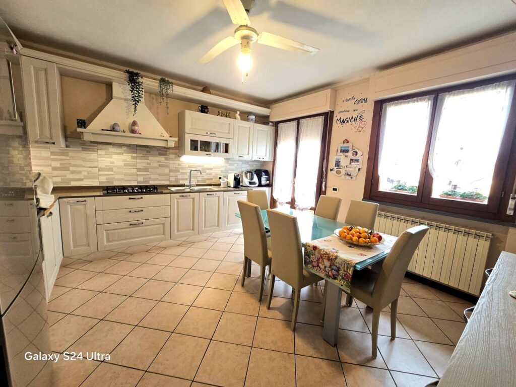 1313-Attico posto al piano secondo con ascensore cantina e garages-Altopascio-6 Agenzia Immobiliare ASIP