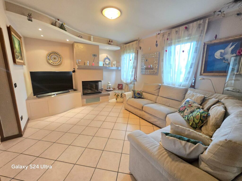 1313-Attico posto al piano secondo con ascensore cantina e garages-Altopascio-1 Agenzia Immobiliare ASIP