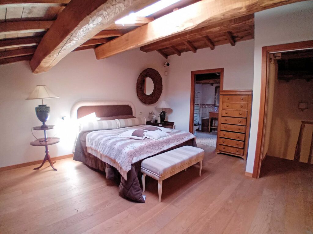 1686-Bellissima villa unifamiliare con annessi parco e piscina-Marliana-27 Agenzia Immobiliare ASIP