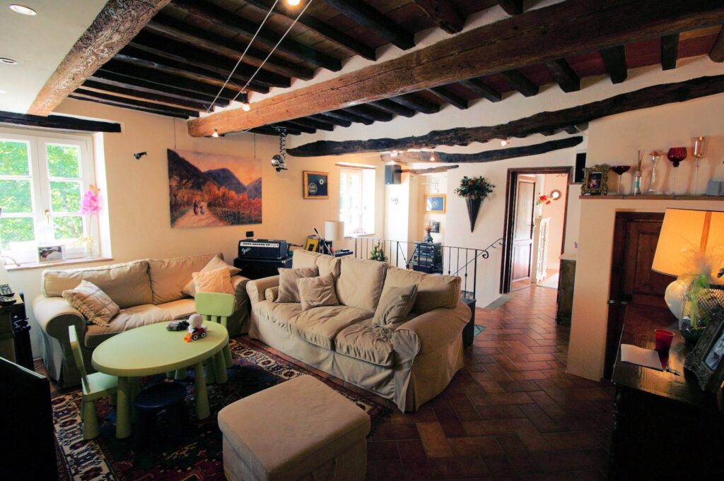 718-Porzione terratetto di rustico bifamiliare con parco e piscina-Lucca-12 Agenzia Immobiliare ASIP