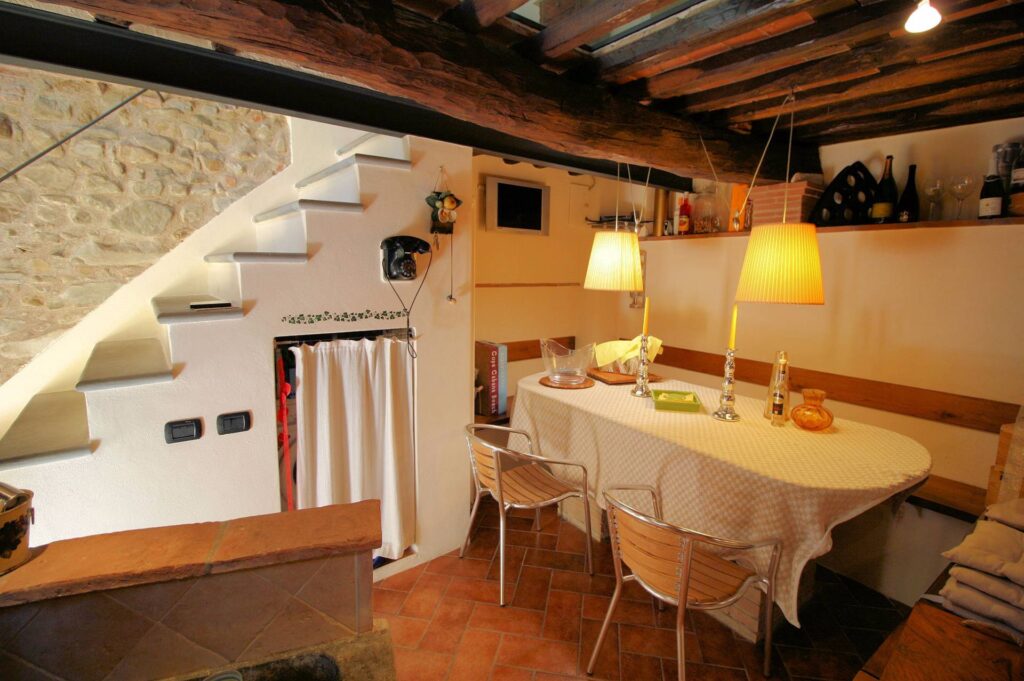718-Porzione terratetto di rustico bifamiliare con parco e piscina-Lucca-13 Agenzia Immobiliare ASIP