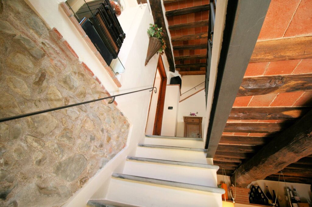 718-Porzione terratetto di rustico bifamiliare con parco e piscina-Lucca-14 Agenzia Immobiliare ASIP