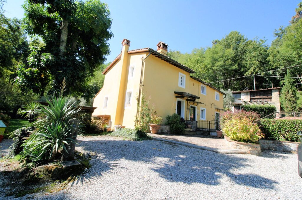 718-Porzione terratetto di rustico bifamiliare con parco e piscina-Lucca-4 Agenzia Immobiliare ASIP