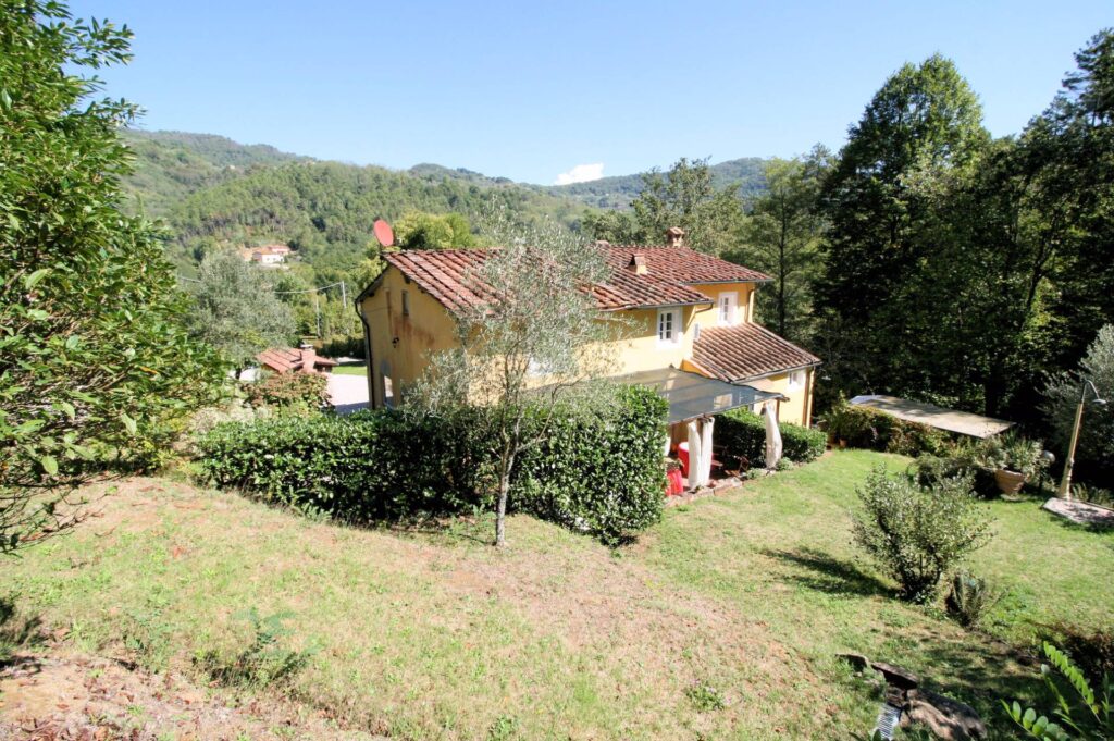 718-Porzione terratetto di rustico bifamiliare con parco e piscina-Lucca-18 Agenzia Immobiliare ASIP