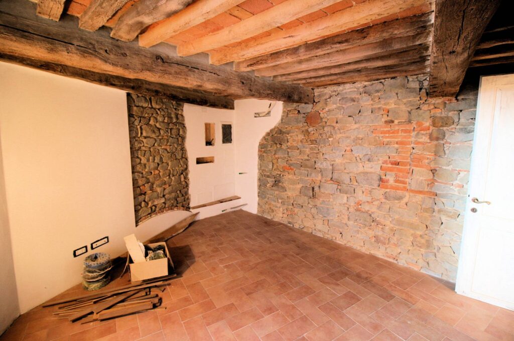 788-Terratetto indipendente completamente ristrutturato in centro storico-Massa e Cozzile-8 Agenzia Immobiliare ASIP