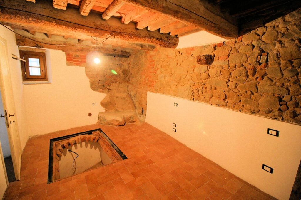 788-Terratetto indipendente completamente ristrutturato in centro storico-Massa e Cozzile-6 Agenzia Immobiliare ASIP