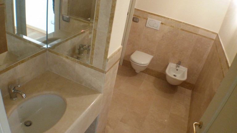 853-Appartamento disposto su tre livelli con ingresso indipendente-Viareggio-9 Agenzia Immobiliare ASIP