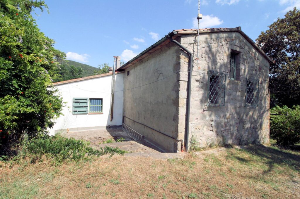884-Casale con annessi ampio terreno e vista panoramica-Roccastrada-4 Agenzia Immobiliare ASIP