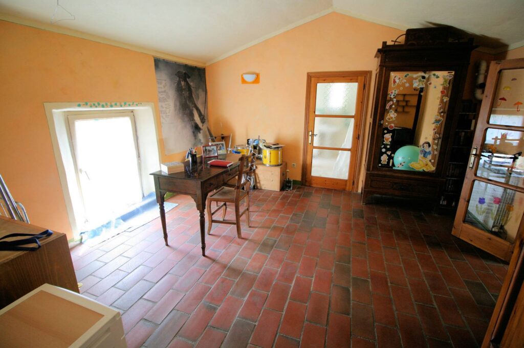 884-Casale con annessi ampio terreno e vista panoramica-Roccastrada-18 Agenzia Immobiliare ASIP