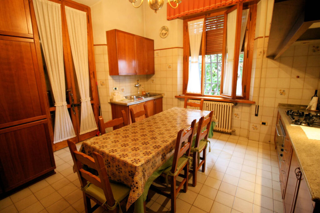 1119-Villa di ampia superficie in zona residenziale-Montecatini-Terme-5 Agenzia Immobiliare ASIP