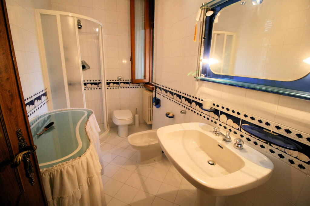 1119-Villa di ampia superficie in zona residenziale-Montecatini-Terme-16 Agenzia Immobiliare ASIP