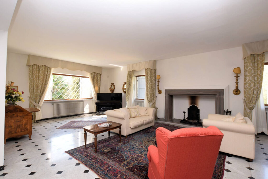 1153-Villa in collina con parco-Camaiore-5 Agenzia Immobiliare ASIP