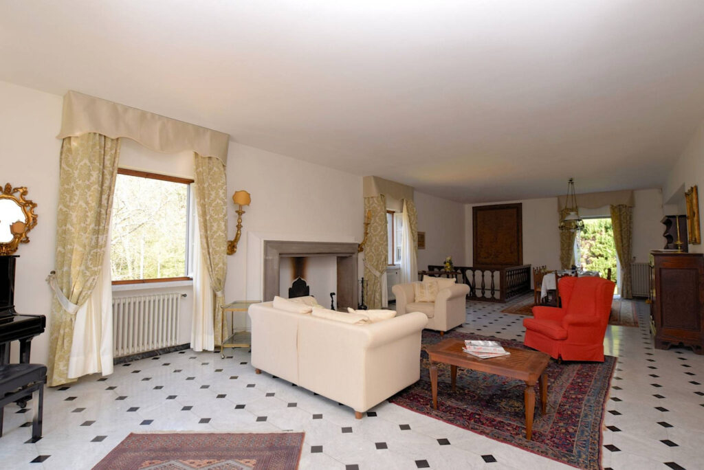 1153-Villa in collina con parco-Camaiore-6 Agenzia Immobiliare ASIP