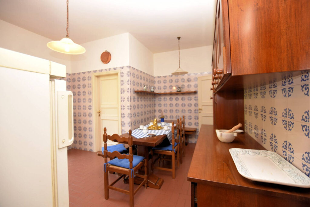 1153-Villa in collina con parco-Camaiore-9 Agenzia Immobiliare ASIP