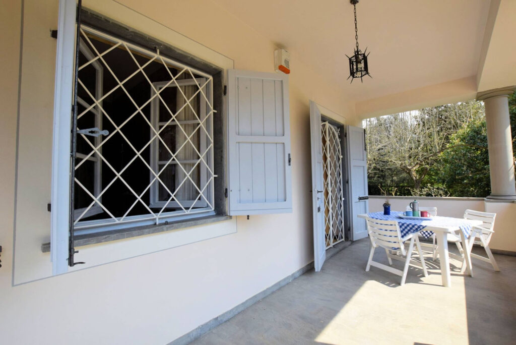 1153-Villa in collina con parco-Camaiore-2 Agenzia Immobiliare ASIP