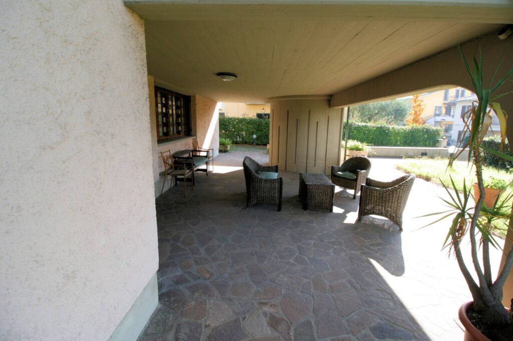 1203-Villa unifamiliare di grande metratura con giardino-Montecatini-Terme-7 Agenzia Immobiliare ASIP