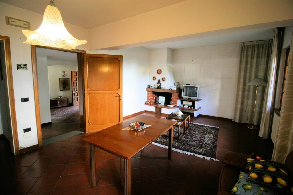 1203-Villa unifamiliare di grande metratura con giardino-Montecatini-Terme-6 Agenzia Immobiliare ASIP