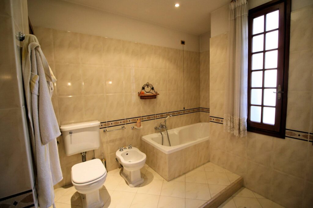 1203-Villa unifamiliare di grande metratura con giardino-Montecatini-Terme-16 Agenzia Immobiliare ASIP