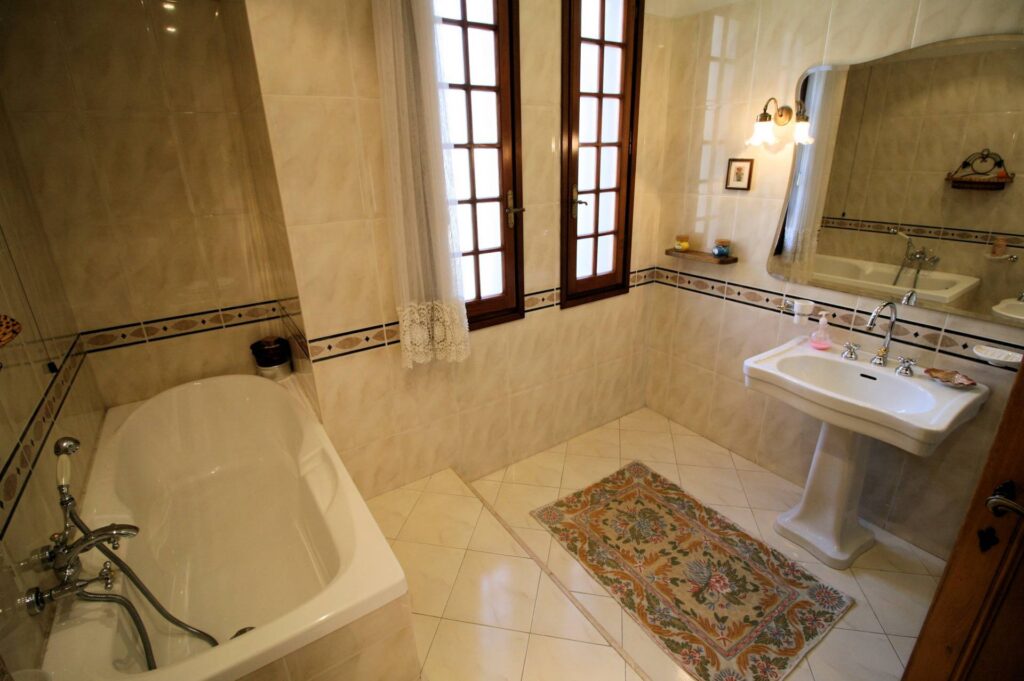 1203-Villa unifamiliare di grande metratura con giardino-Montecatini-Terme-15 Agenzia Immobiliare ASIP