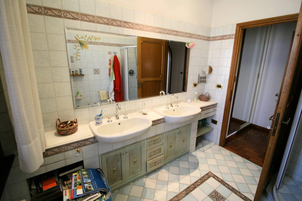 1203-Villa unifamiliare di grande metratura con giardino-Montecatini-Terme-14 Agenzia Immobiliare ASIP