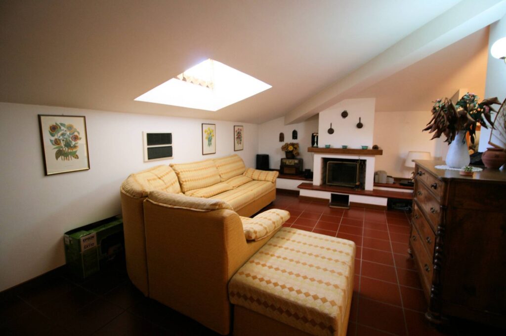 1203-Villa unifamiliare di grande metratura con giardino-Montecatini-Terme-8 Agenzia Immobiliare ASIP