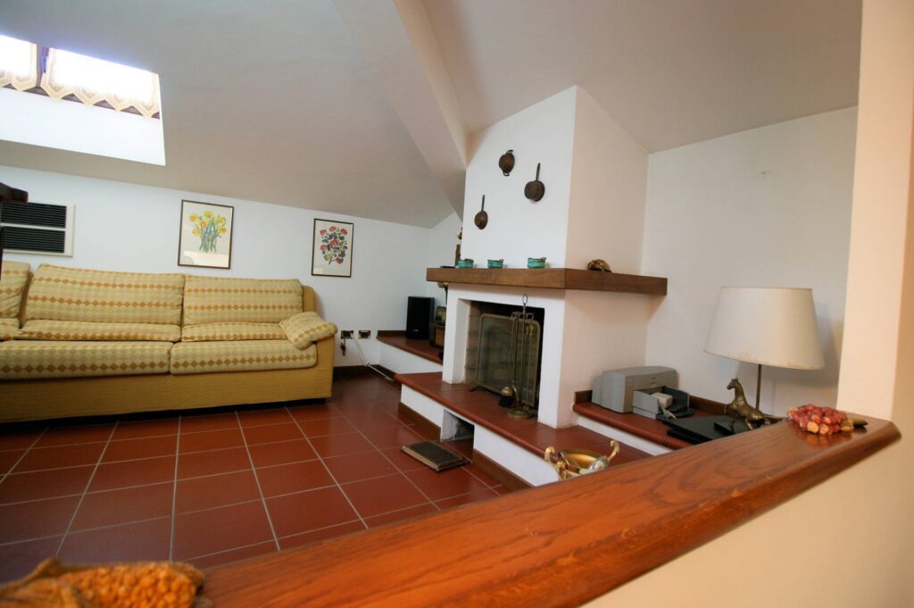 1203-Villa unifamiliare di grande metratura con giardino-Montecatini-Terme-10 Agenzia Immobiliare ASIP