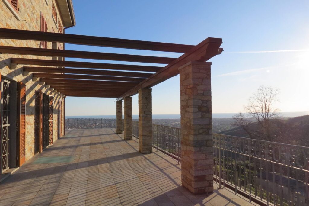 1233-Villa unifamiliare con ampio giardino e vista mare-Pietrasanta-9 Agenzia Immobiliare ASIP