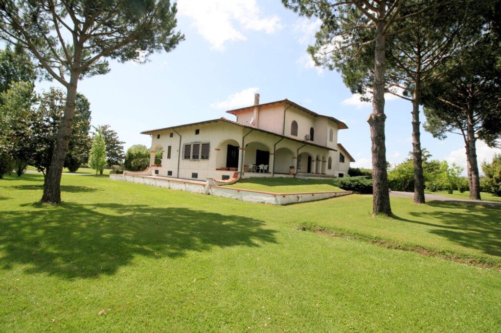 1248-Villa prestigiosa con parco e piscina-Pietrasanta-2 Agenzia Immobiliare ASIP