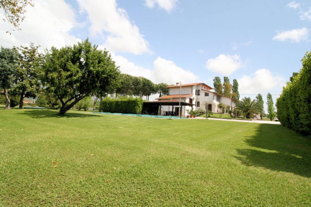 1248-Villa prestigiosa con parco e piscina-Pietrasanta-4 Agenzia Immobiliare ASIP