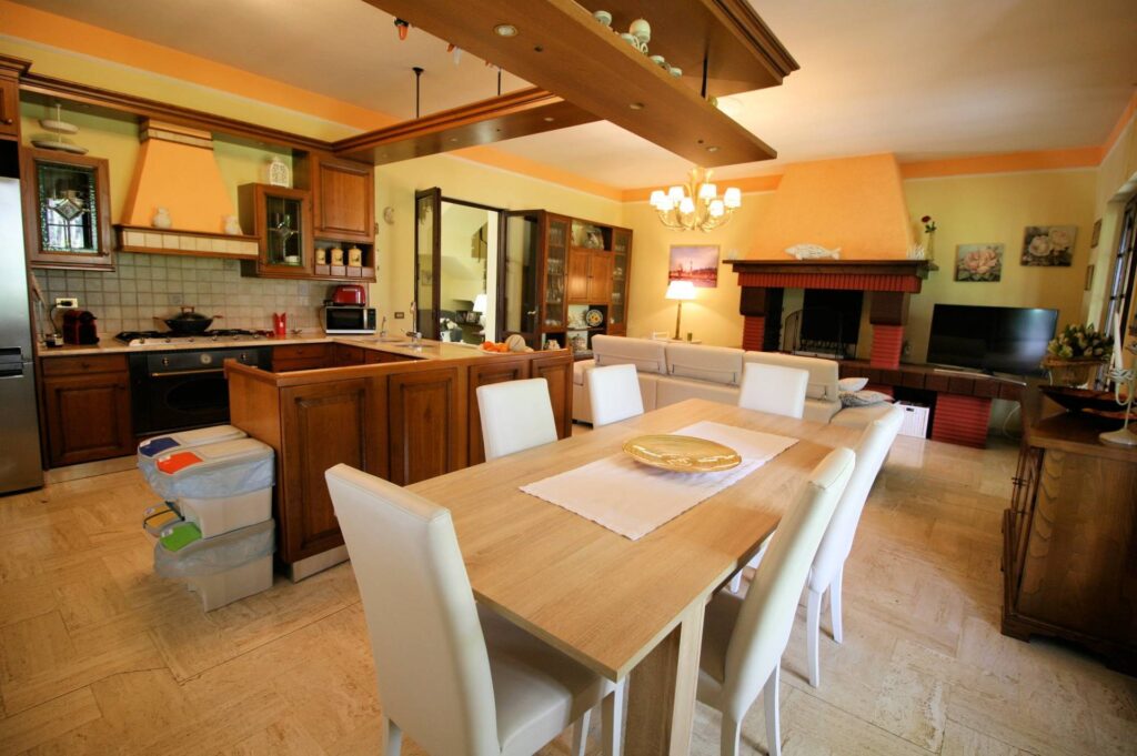 1248-Villa prestigiosa con parco e piscina-Pietrasanta-8 Agenzia Immobiliare ASIP