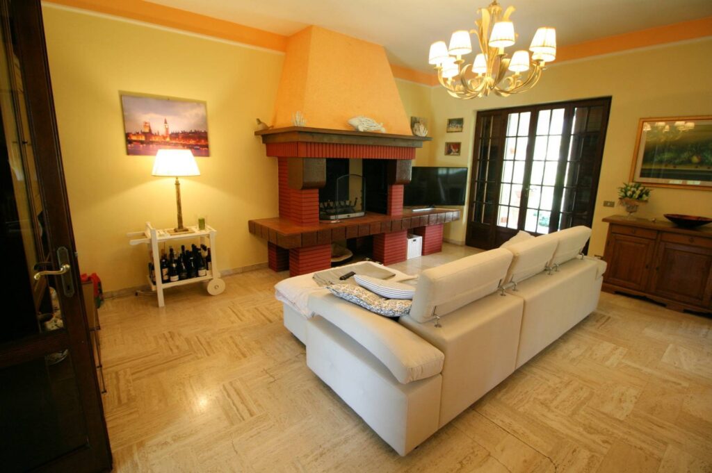 1248-Villa prestigiosa con parco e piscina-Pietrasanta-9 Agenzia Immobiliare ASIP