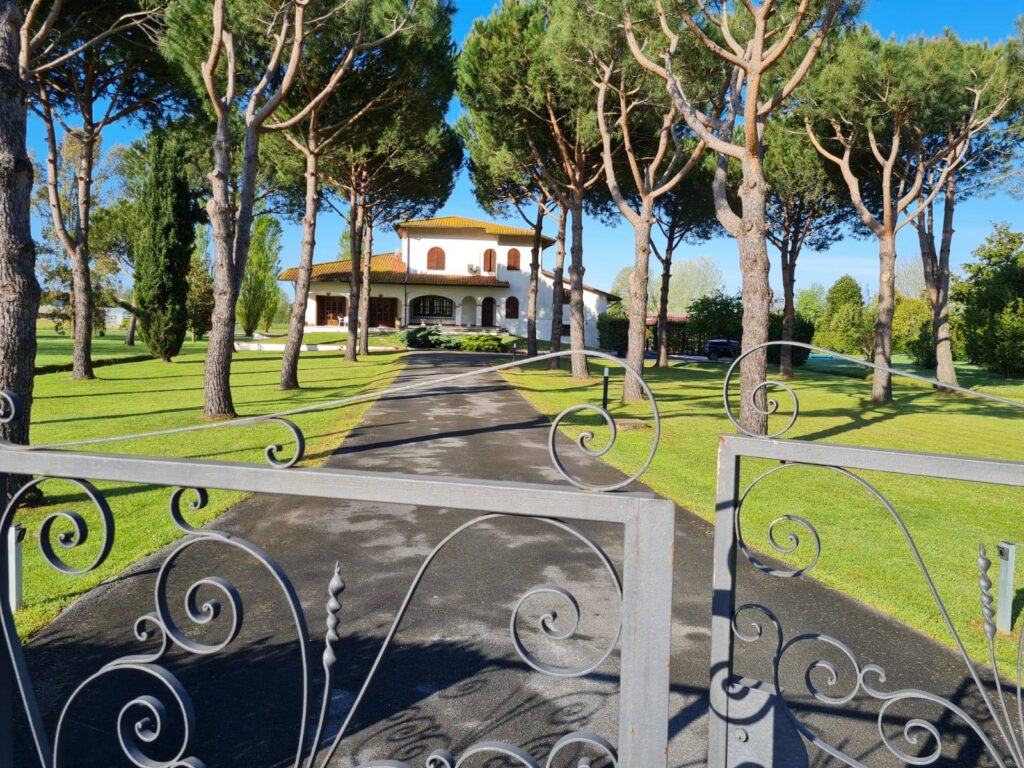 1248-Villa prestigiosa con parco e piscina-Pietrasanta-3 Agenzia Immobiliare ASIP