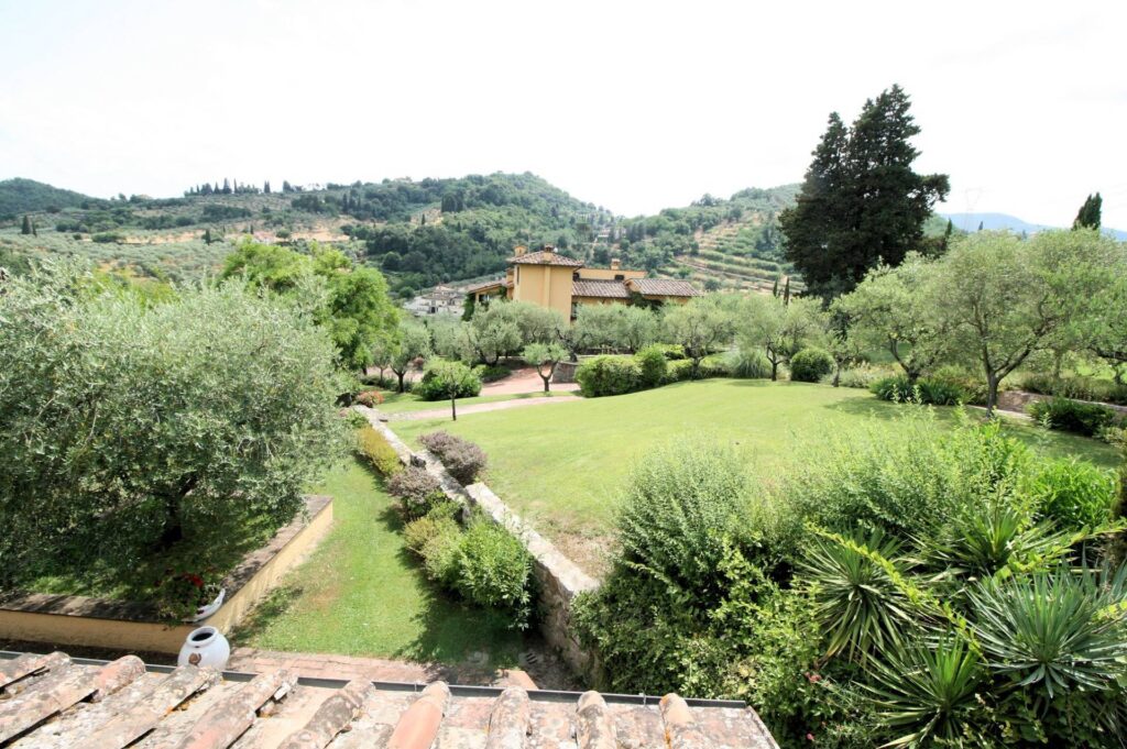 1268-Prestigiosa tenuta con ampio parco piscina e vigneto-Poggio a Caiano-3 Agenzia Immobiliare ASIP