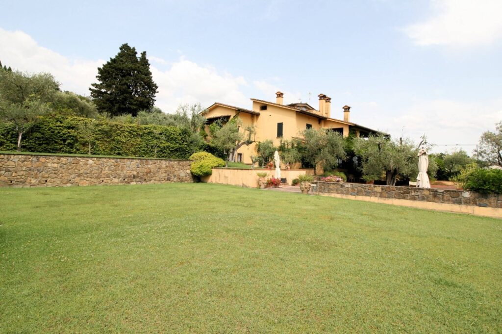 1268-Prestigiosa tenuta con ampio parco piscina e vigneto-Poggio a Caiano-4 Agenzia Immobiliare ASIP