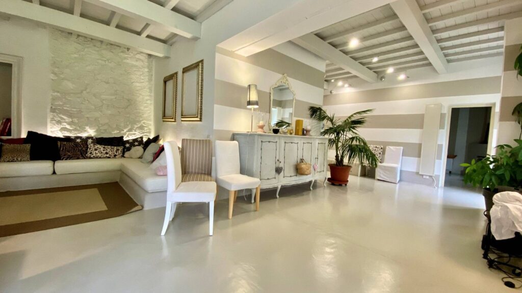 1309-Casale ristrutturato con parco e piscina-Lucca-8 Agenzia Immobiliare ASIP
