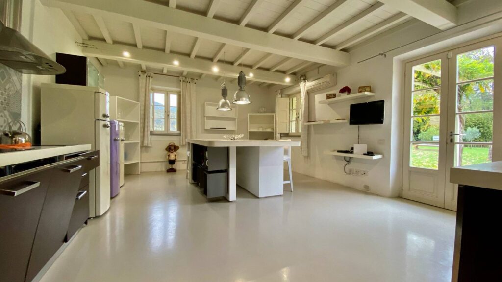 1309-Casale ristrutturato con parco e piscina-Lucca-11 Agenzia Immobiliare ASIP