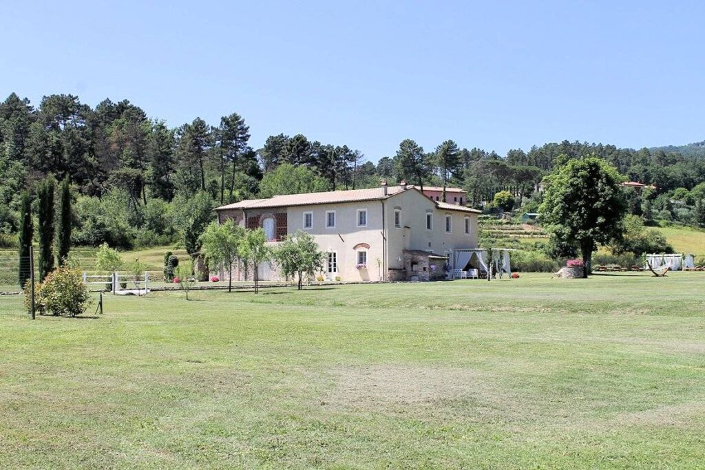 1309-Casale ristrutturato con parco e piscina-Lucca-3 Agenzia Immobiliare ASIP