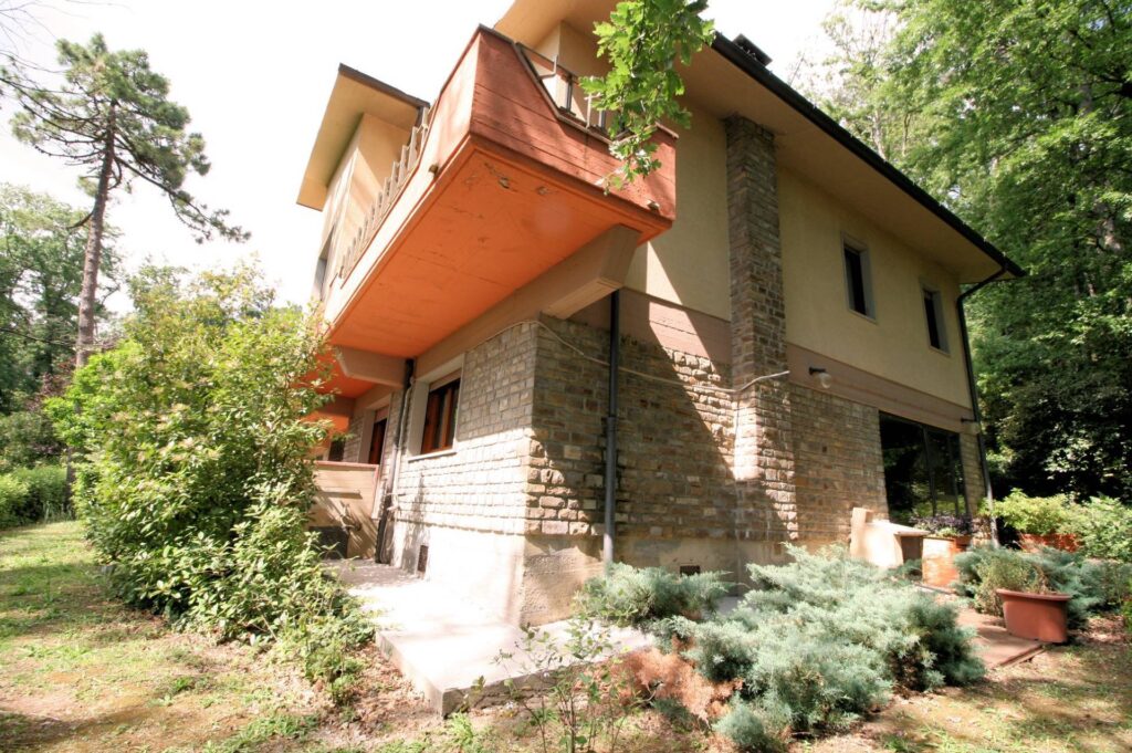 1346-Villa unifamiliare di ampia superficie con giardino-Montemurlo-2 Agenzia Immobiliare ASIP